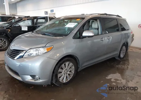 2014 Toyota Sienna Limited 7 Passenger z USA, uszkodzony, nr VIN 5TDDK3DC5ES077825